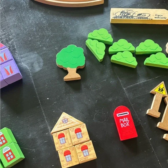 Melissa & Doug Train and Building Block Set - Picture 10 of 16